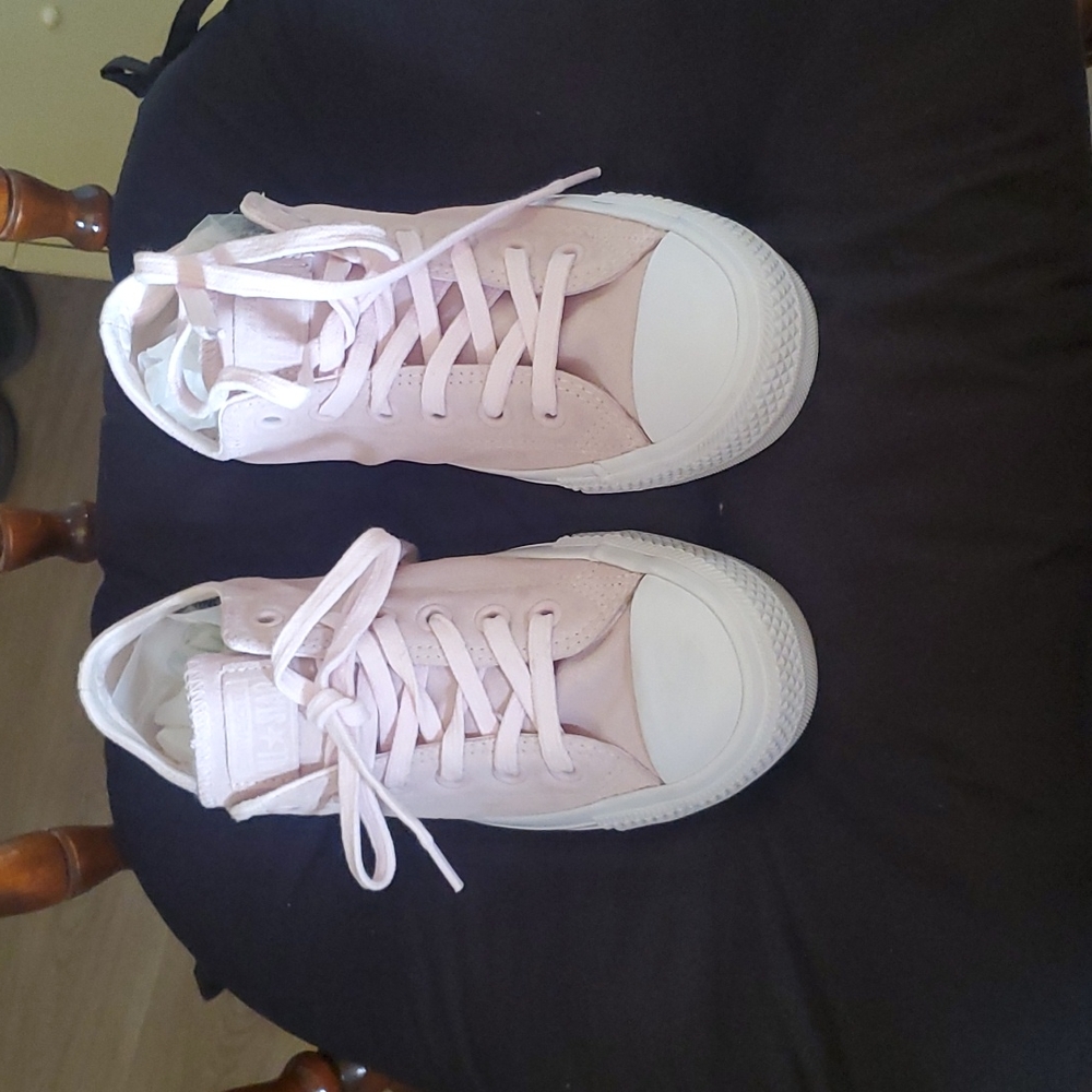 NWOT: CONVERSE SHOES